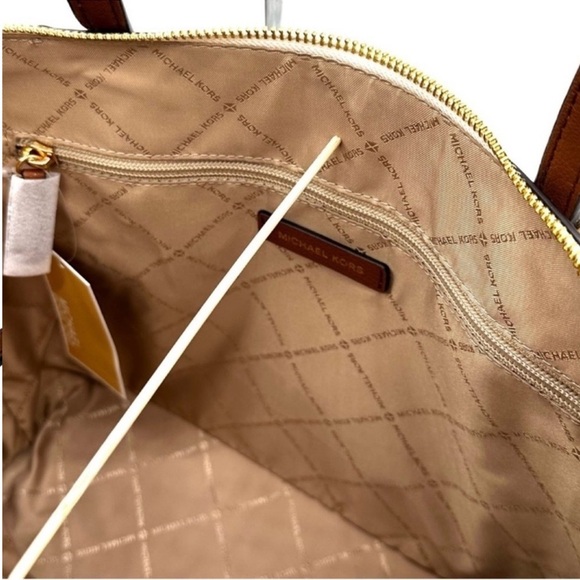 Michael Kors Large Charlotte Tote Bag & Trifold Wallet Vanilla - Picture 9 of 13